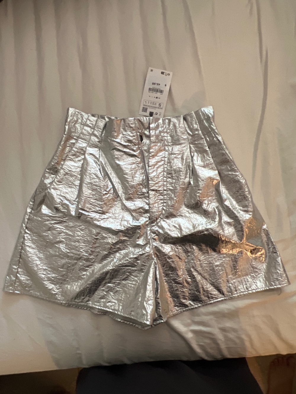 Super fashion silver metallic shorts from Zara, Isabel Marant–inspired
